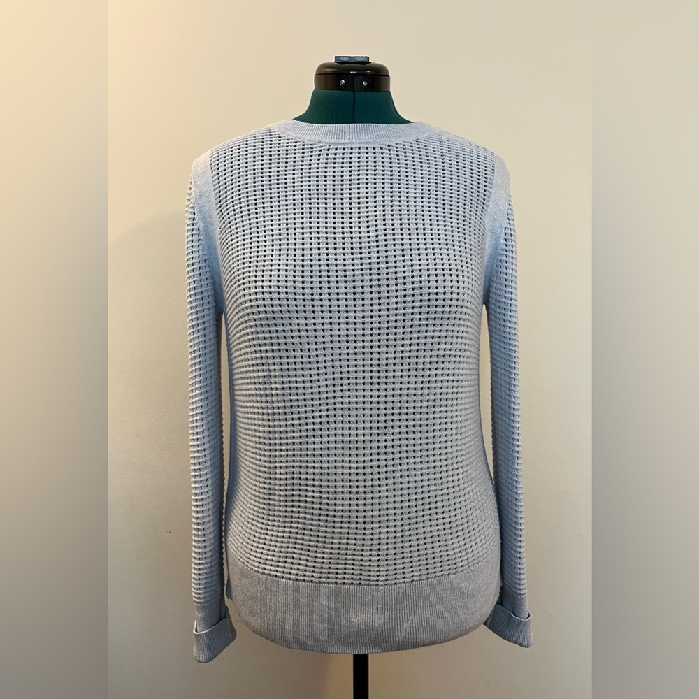 👚 Banana Republic Women's Light Blue Sweater